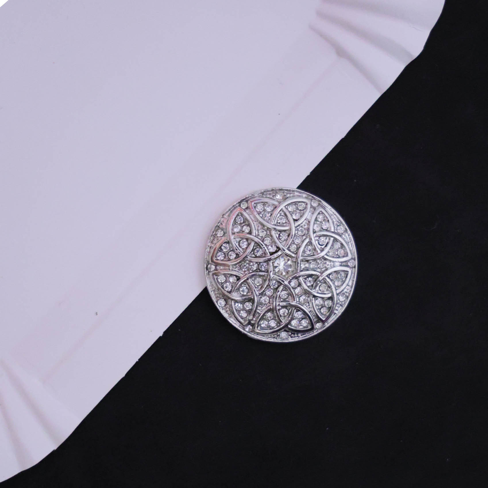เข็มกลัดแม่เหล็กติดเสื้อแบบวงก - Ethnic Style Dresses บทวิจารณ์และราคา