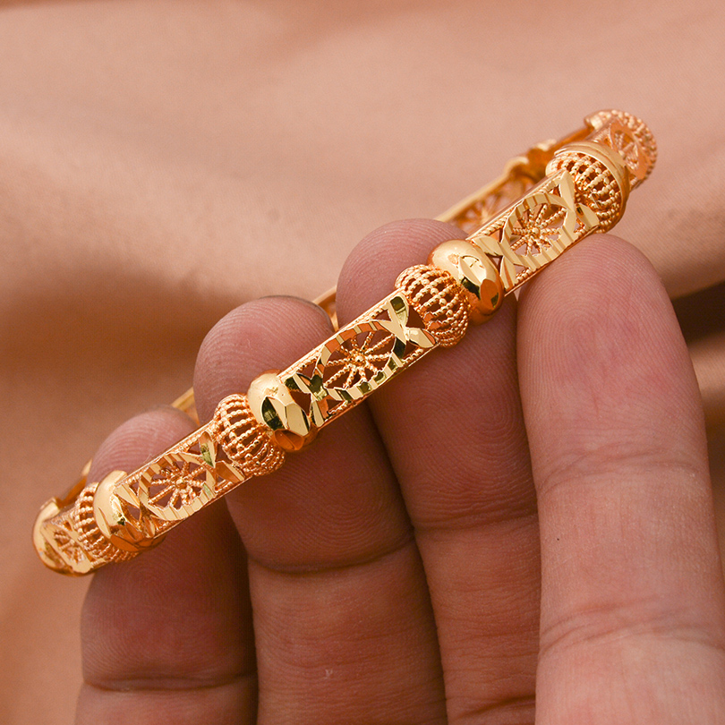 กำไลข้อมือลายคลื่นประดับด้วยลว - Ethnic Fashion Dubai บทวิจารณ์และราคา